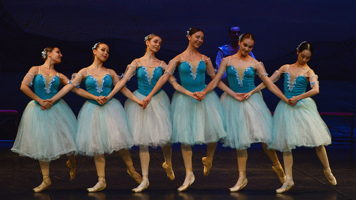 Pas de Soie Store -Pas de Soie Store BalletKiev LagoCisnes Tivoli©LuisMSerrao ineews 20230114 S28